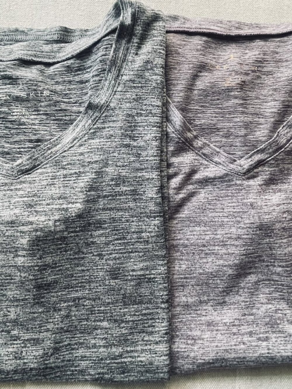 Danskin Workout V‑Neck Tee L — Soft & Lightweight